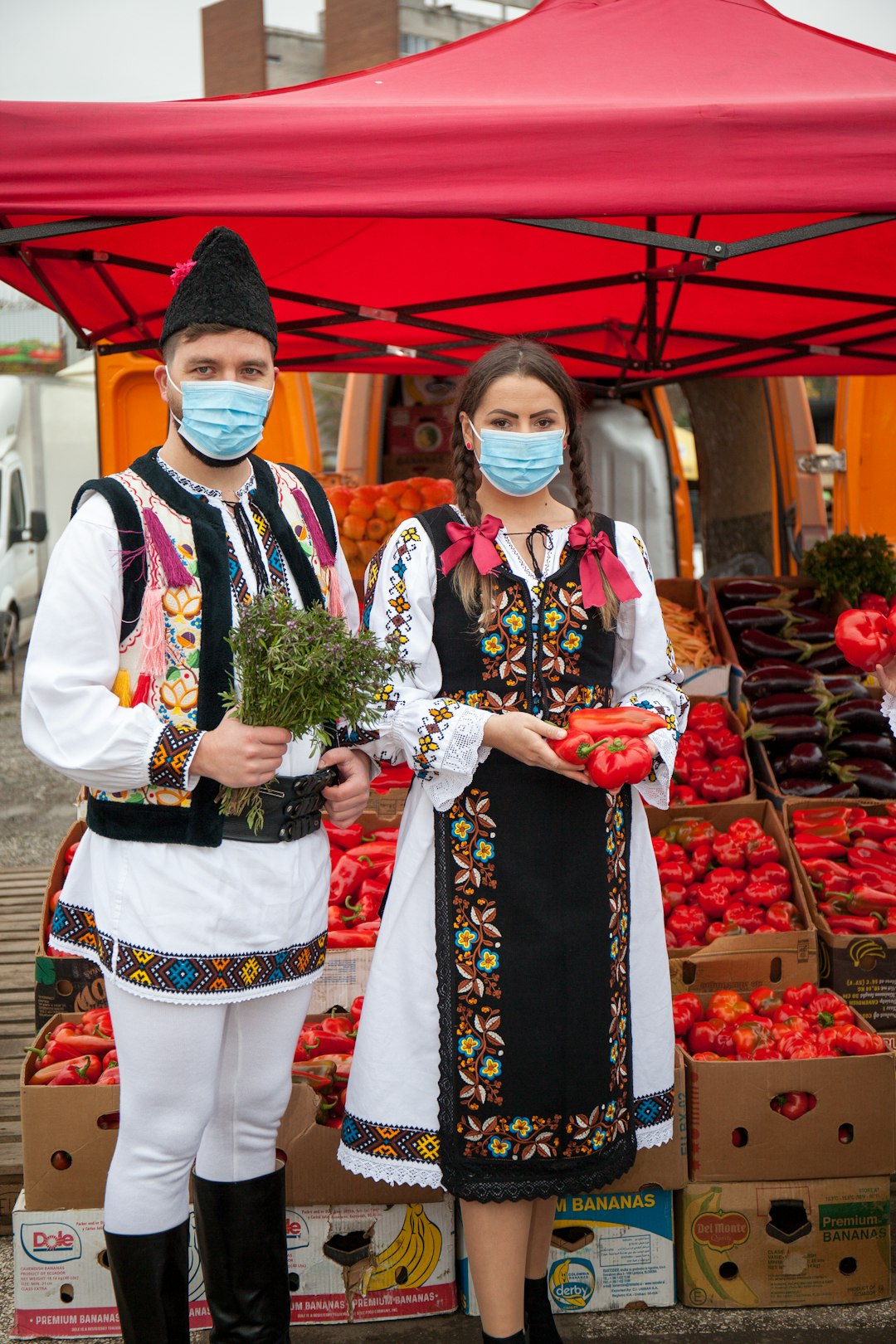 Женский ансамбль в грузинских костюмах